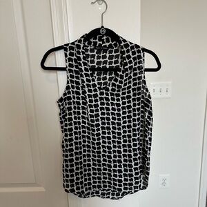 Violet & Claire Black and White Geometric Blouse